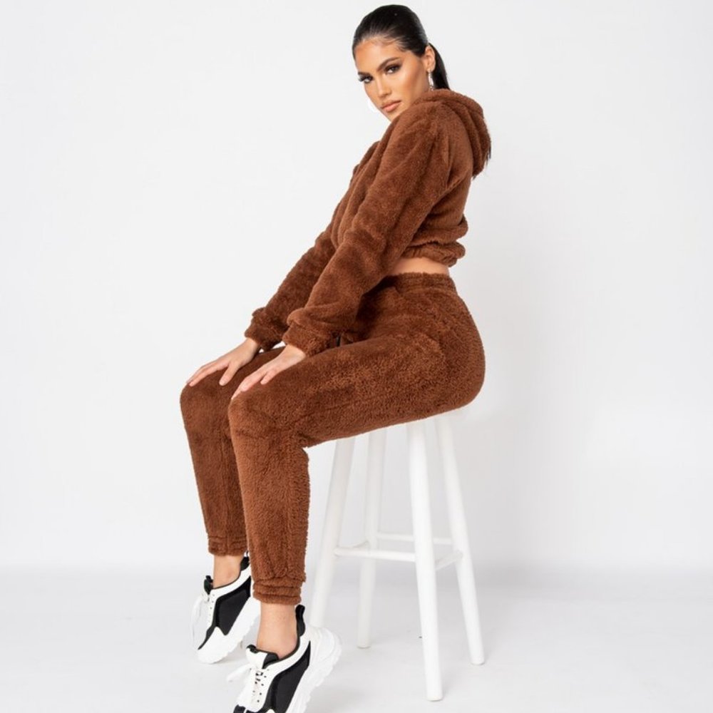 CLEARANCE FINAL PRICE IMPORTED JOGGER SET TOP AND BOTTOM - Picture 7 of 9